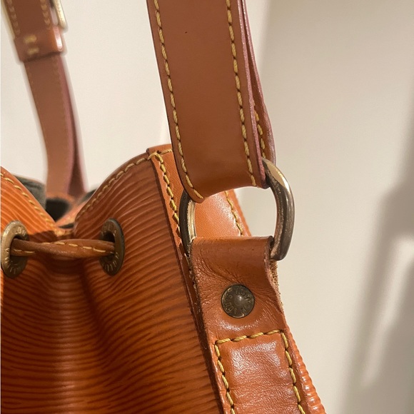 LOUIS VUITTON Noe Epi Leather Tote Drawstring Bucket Shoulder Bag GM, Mandarin - Picture 11 of 16